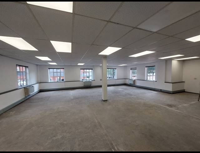 202M² OFFICE TO LET IN BRYANSTON